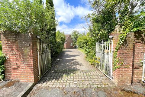 7 Walnut Grove, East Bridgford, Nottingham, NG13 8NS