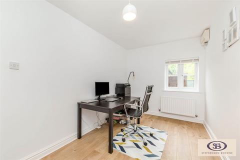 7 Bowles Close, Sandbach, CW11 1YH