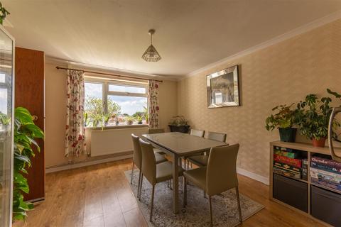 70 Channel View, Penygarn, Pontypool, NP4 8BP