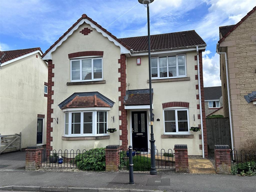 Richmond Road, Calne SN11 4 bed detached house for sale £400,000