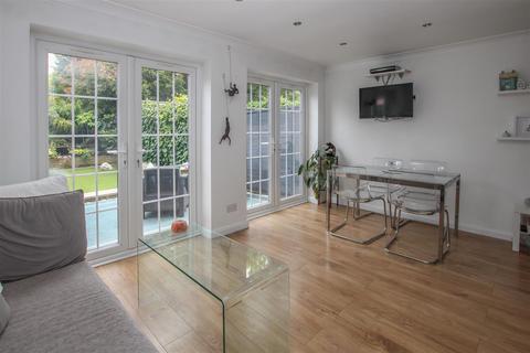 4 bedroom terraced house for sale, Wingway, Brentwood