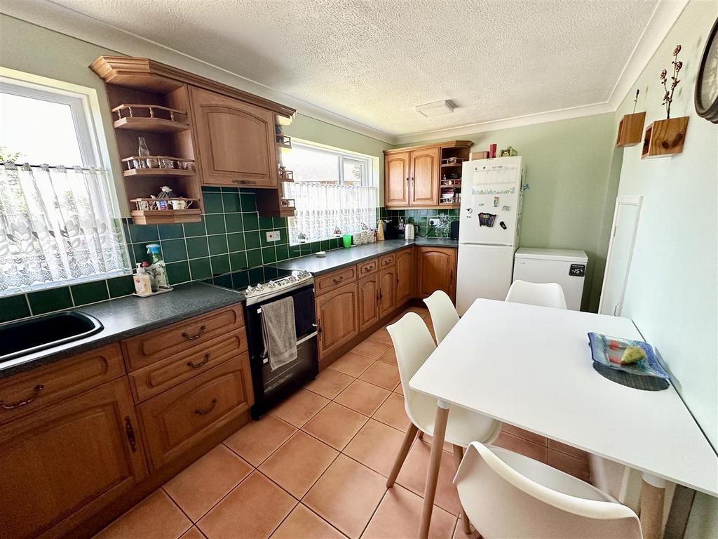 Spacious kitchen diner.JPEG