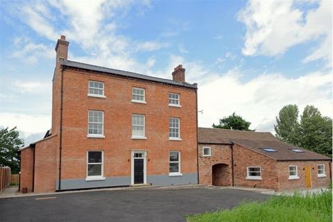 2 bedroom semi-detached house to rent, Canal Side, Castlefields