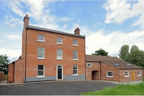 2 bedroom semi-detached house to rent, Canal Side, Castlefields