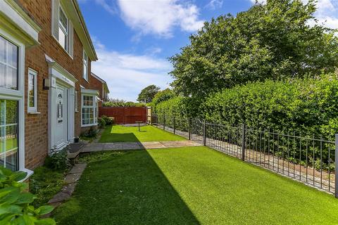22 Fisher Close, Hythe, CT21 6AB