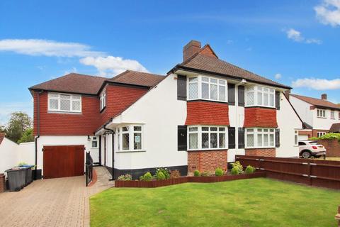 4 bedroom semi-detached house for sale, Hartland Way, Shirley