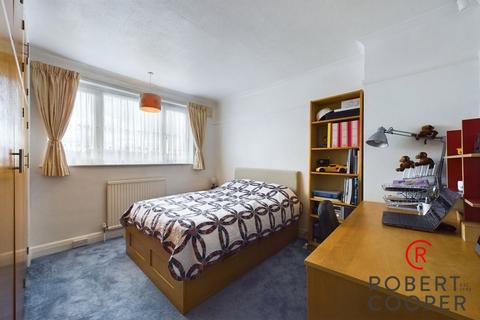 7 Ferncroft Avenue, Ruislip, HA4 9JE