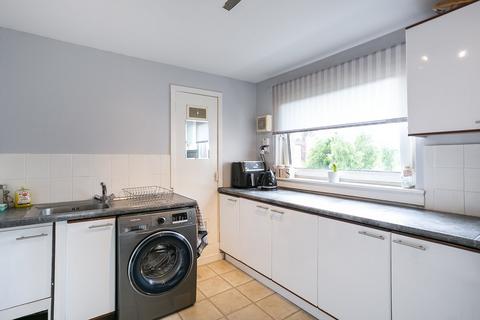 9/4 Calder Grove, Edinburgh, EH11 4NB