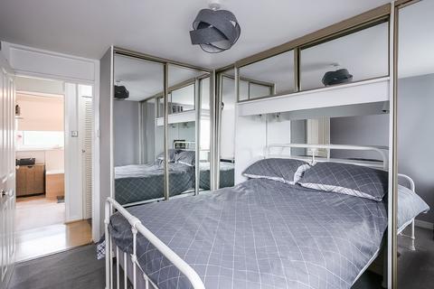 9/4 Calder Grove, Edinburgh, EH11 4NB