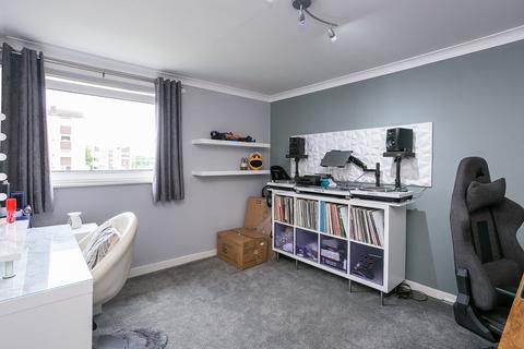 9/4 Calder Grove, Edinburgh, EH11 4NB