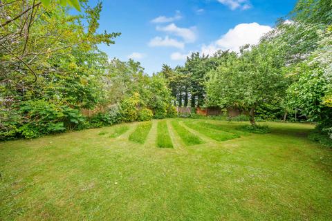 4 bedroom semi-detached house for sale, Wendover Road, Bromley