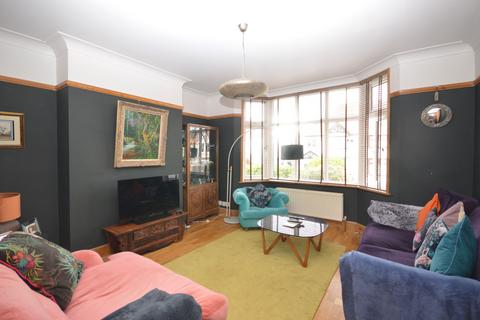 5 Segrave Crescent, Folkestone, CT19 6AZ