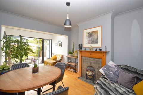 5 Segrave Crescent, Folkestone, CT19 6AZ