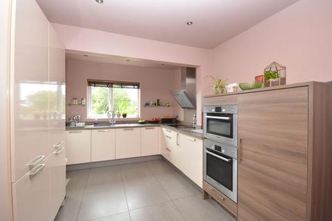 5 Segrave Crescent, Folkestone, CT19 6AZ