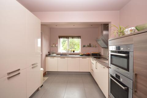 5 Segrave Crescent, Folkestone, CT19 6AZ