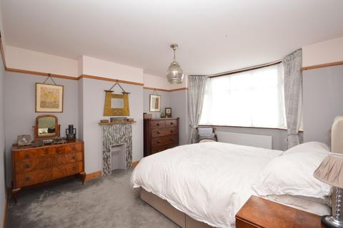 5 Segrave Crescent, Folkestone, CT19 6AZ