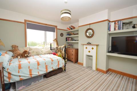 5 Segrave Crescent, Folkestone, CT19 6AZ