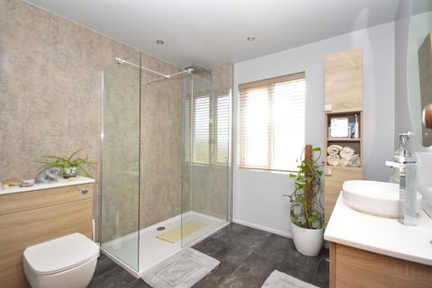 5 Segrave Crescent, Folkestone, CT19 6AZ