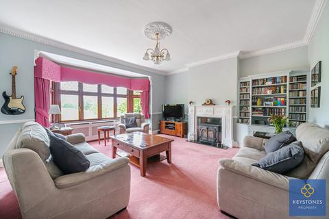 4 bedroom semi-detached house for sale, Broxhill Road, Havering-atte-bower, RM4