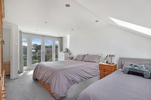 4 bedroom semi-detached house for sale, Queens Road, Buckhurst Hill, IG9
