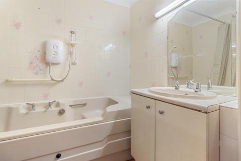 1 bedroom flat for sale, Morgan Court, Worcester Road, Malvern, Worcestershire, WR14 1EX