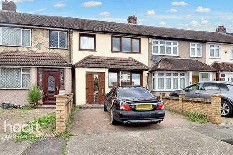 8 Newtons Close, Rainham, RM13 7AX