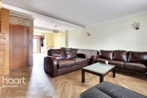 8 Newtons Close, Rainham, RM13 7AX