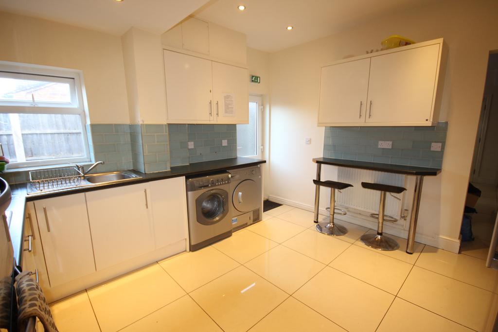 Calais Road, Burton upon Trent DE13 1 bed terraced house £455 pcm (£