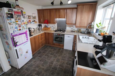 3 bedroom semi-detached house to rent, Jeques Place , Burton upon Trent DE13