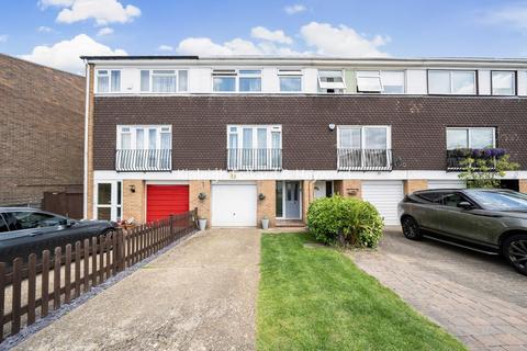 4 bedroom terraced house for sale, Broadheath Drive, Chislehurst