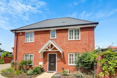 3 bedroom link detached house for sale, Woodpecker Close, Halstead, CO9