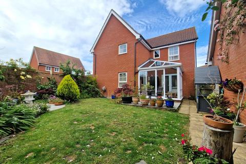 4 bedroom detached house for sale, Bayntun Drive, Lee-On-The-Solent, Hampshire, PO13