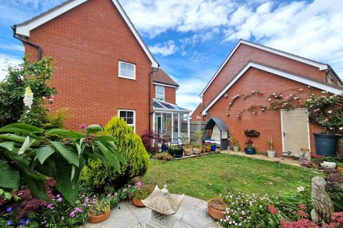 4 bedroom detached house for sale, Bayntun Drive, Lee-On-The-Solent, Hampshire, PO13