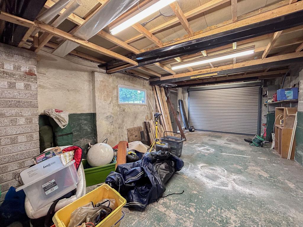 Garage/Workshop