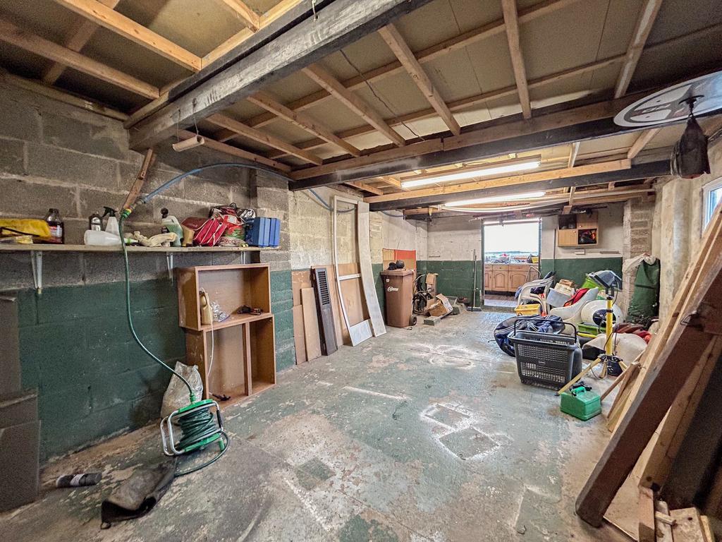 Garage/Workshop