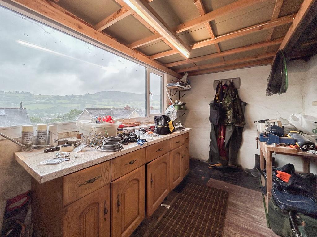 Garage/Workshop