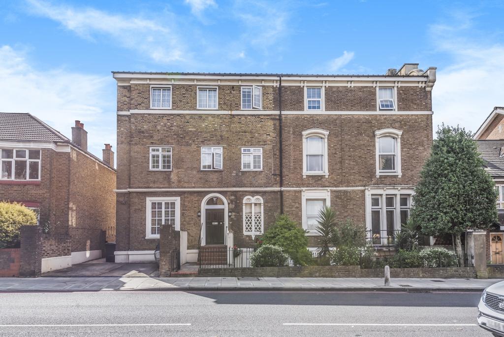 Mitcham Lane Furzedown SW16 1 bed flat £1,450 pcm (£335 pw)