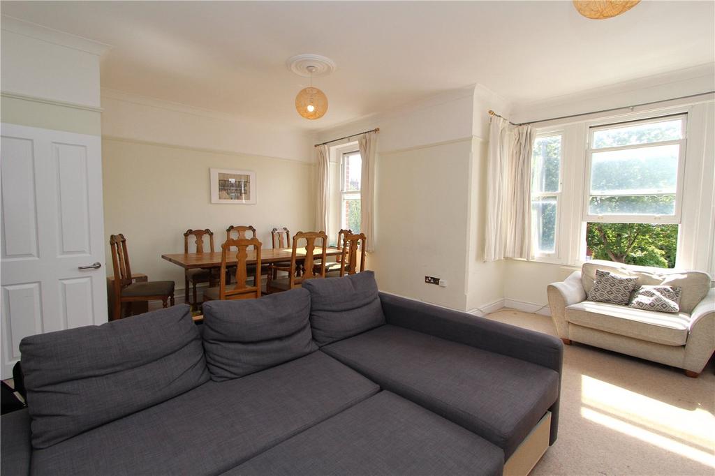 Twyford Avenue, Ealing, London, W3 3 bed apartment to rent £2,700 pcm