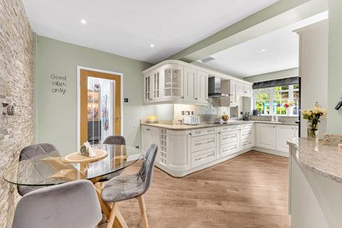 4 Cadshaw Close, Birchwood, Warrington, WA3 7LR