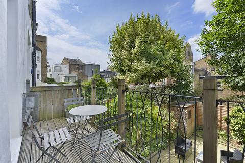 3 bedroom flat for sale, Almeric Road, London, SW11