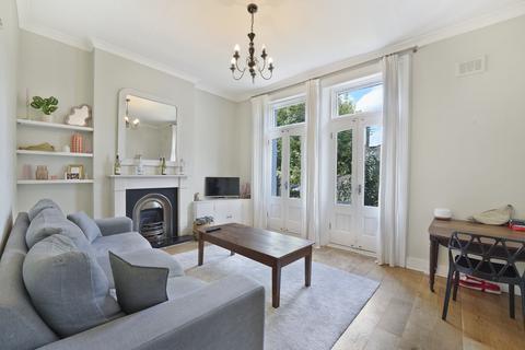 3 bedroom flat for sale, Almeric Road, London, SW11