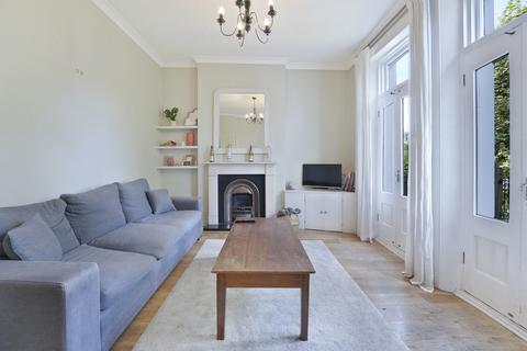 3 bedroom flat for sale, Almeric Road, London, SW11