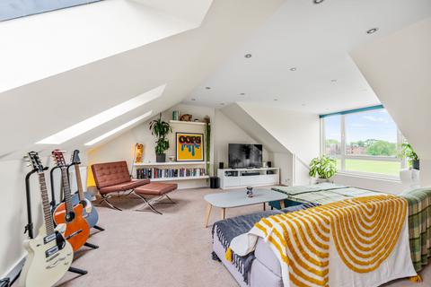28 Grange Crescent, EH9 2EH