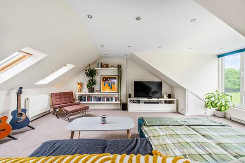 28 Grange Crescent, EH9 2EH