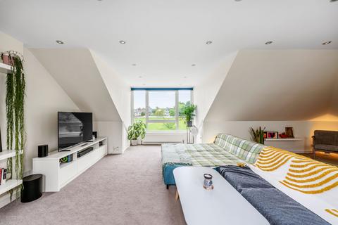 28 Grange Crescent, EH9 2EH