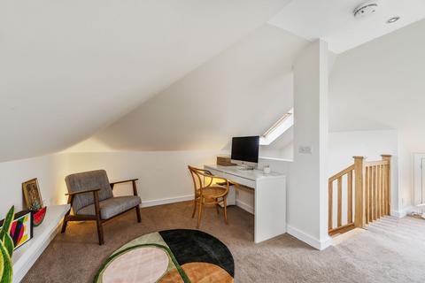 28 Grange Crescent, EH9 2EH