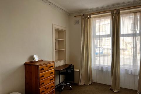 2 bedroom flat to rent, Bridge Street, St Andrews KY16