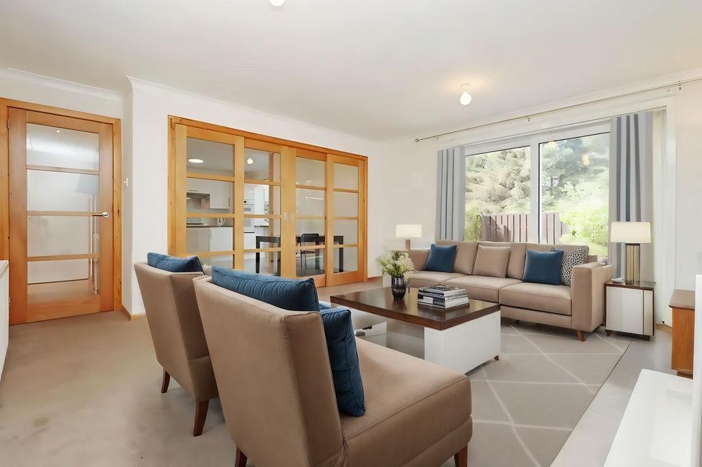 Munro Way, Livingston EH54 3 bed semidetached house for sale £205,000