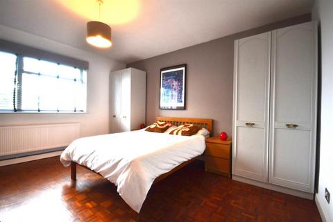 3 bedroom apartment to rent, Gooden Court, Harrow