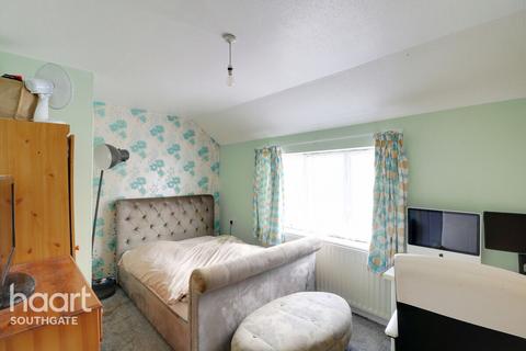 2 bedroom terraced house for sale, Thornaby Gardens, London
